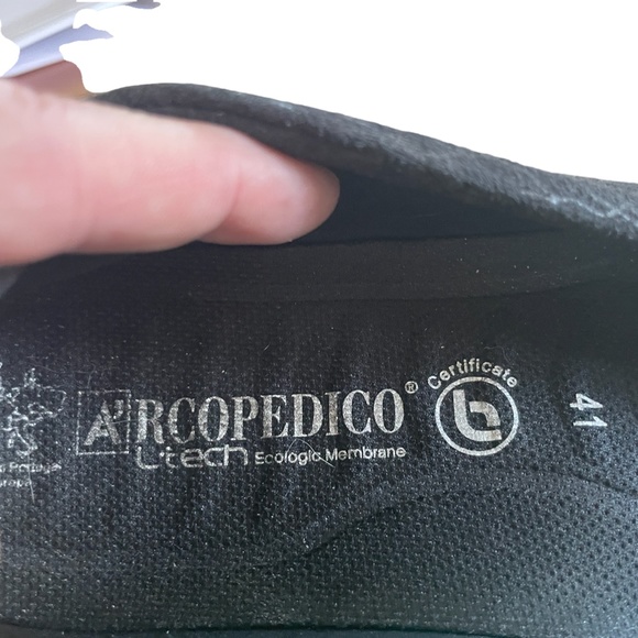 Black Leather Slip on - Picture 4 of 4